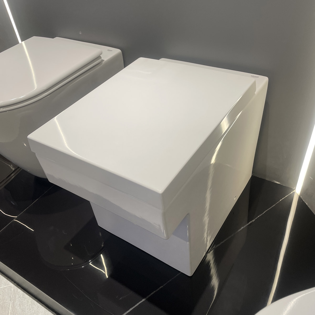 Thân bồn cầu đặt sàn Cube Ceramic GROHE 3948500H - 7