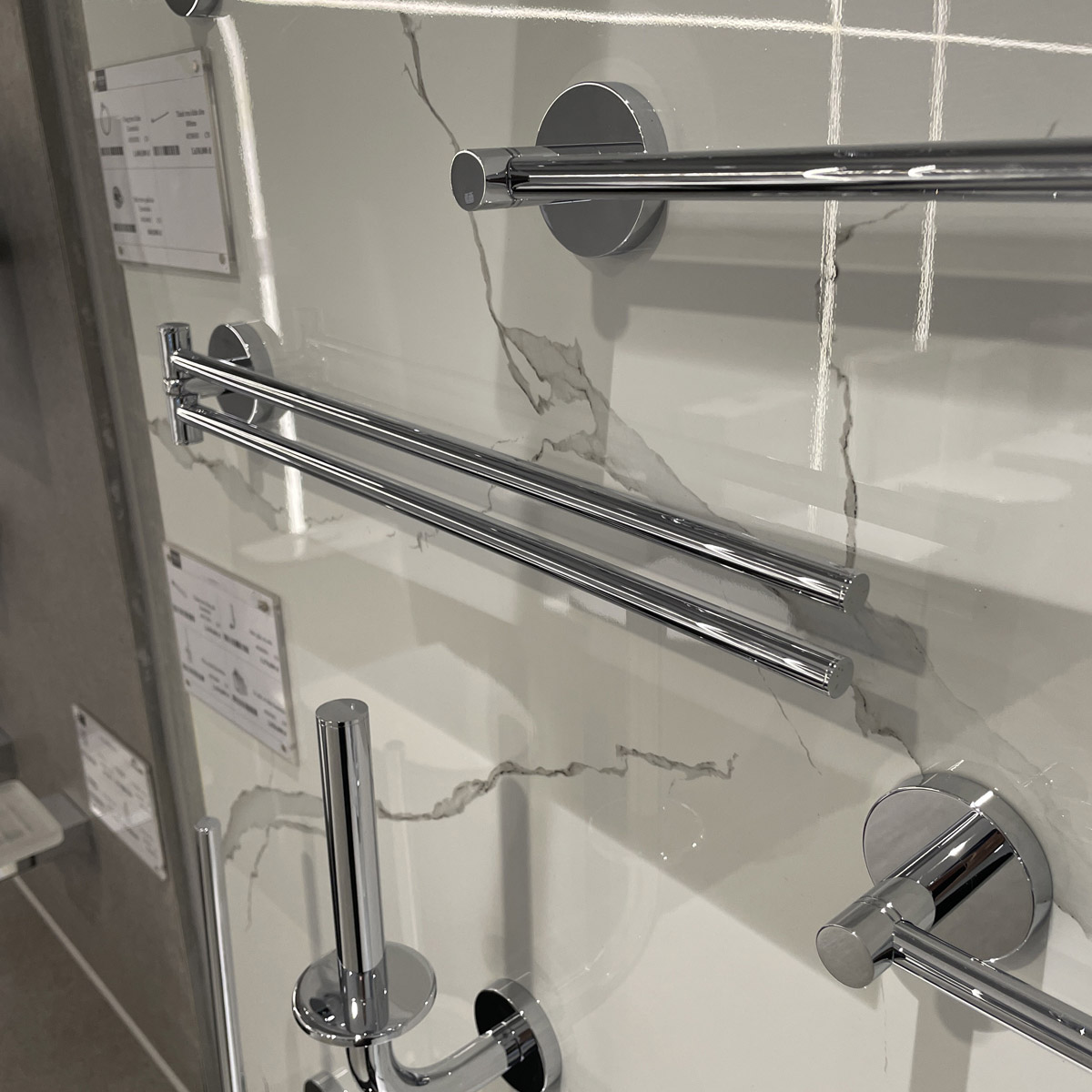 Thanh treo khăn đôi Essentials GROHE 40371001 - 8