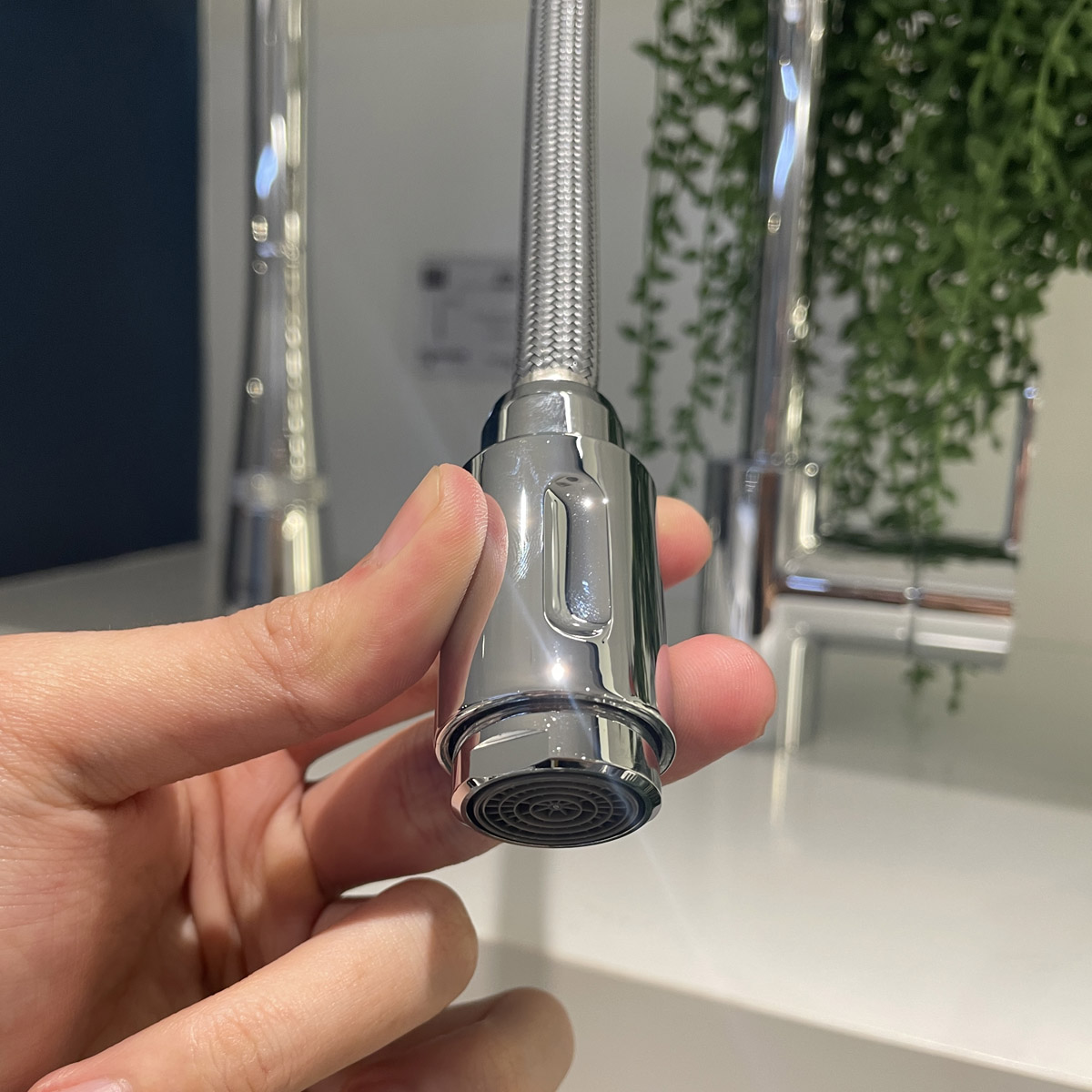 Vòi bếp dây rút nóng lạnh Eurostyle Cosmopolitan GROHE 31126004 - 2