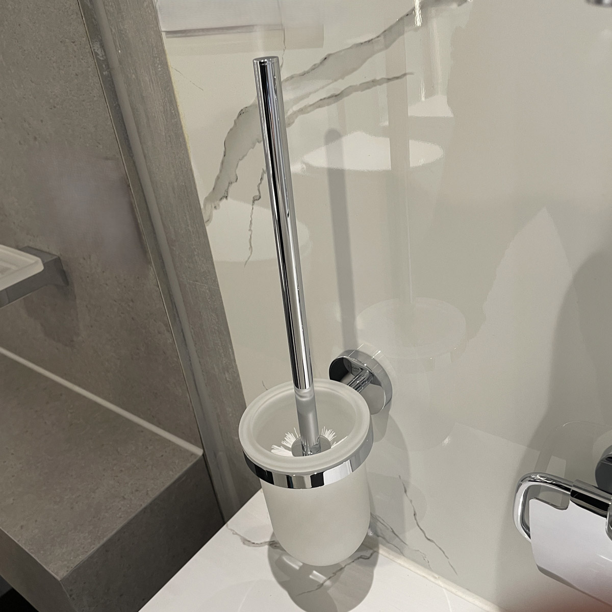 Bộ cọ cầu vệ sinh gắn tường Essentials GROHE 40374001 - 8