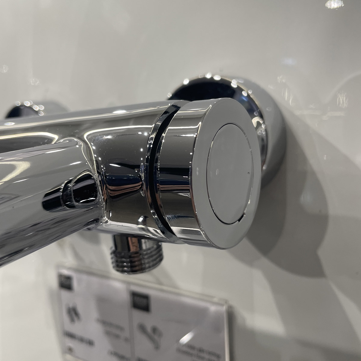 Củ sen tắm nóng lạnh Essence Grohe 33624001 - 8
