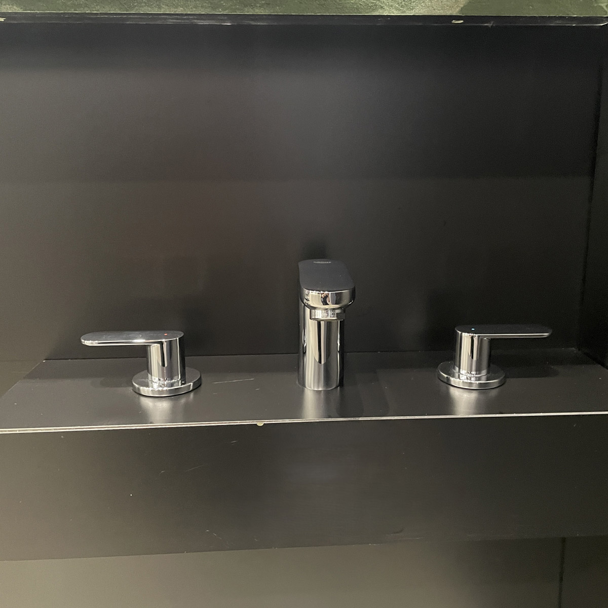 Vòi chậu nóng lạnh 3 lỗ Eurosmart Cosmopolitan GROHE 20187000 - 9