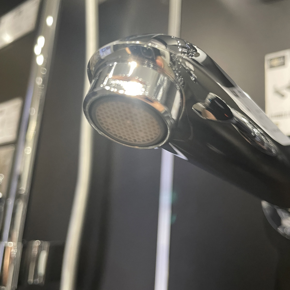 Vòi chậu gắn tường nóng lạnh 2 lỗ Eurodisc Cosmopolitan L-size GROHE 19974002 - 8