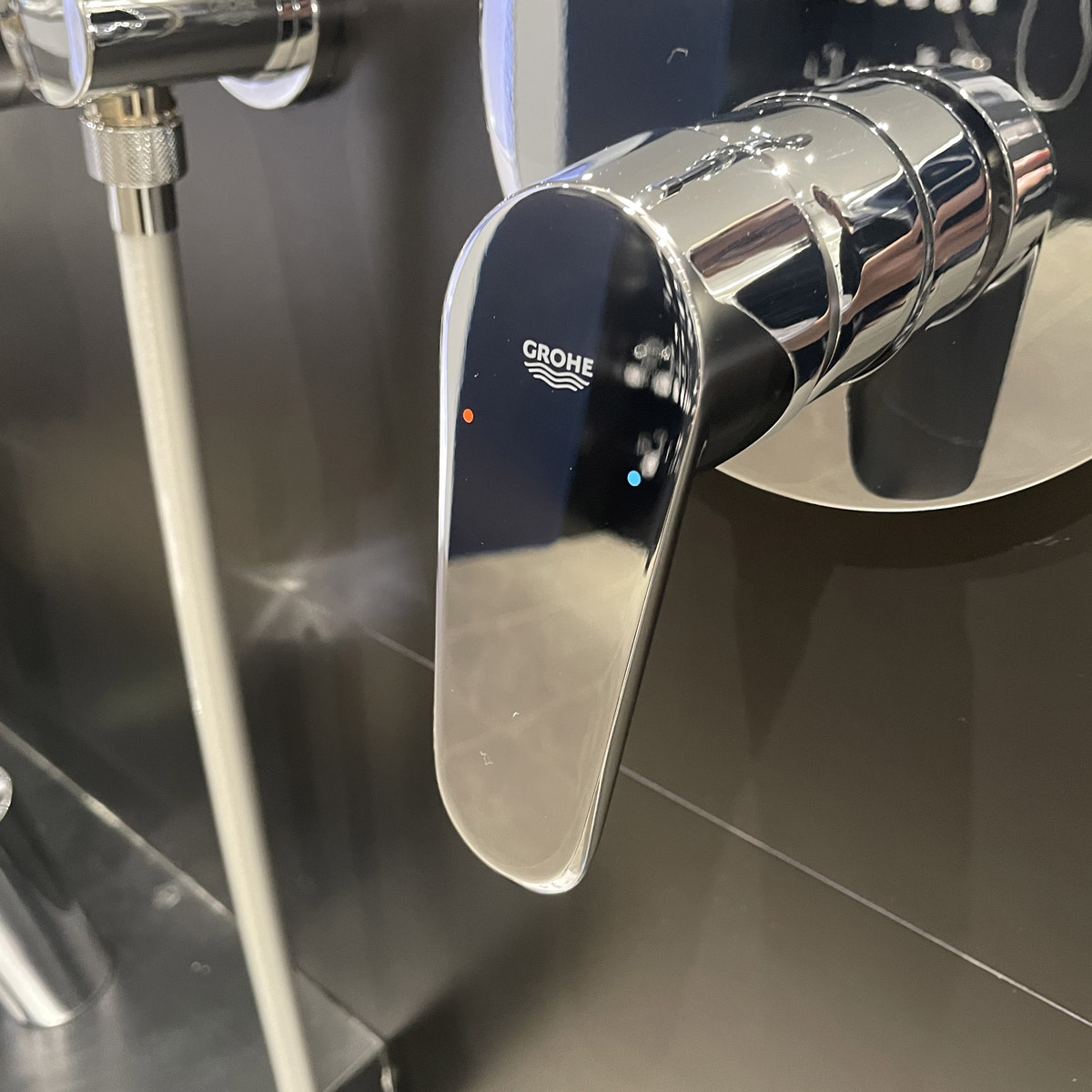 Van nóng lạnh kèm chuyển hướng 2 đường Eurodisc Cosmopolitan GROHE 24056002 - 5