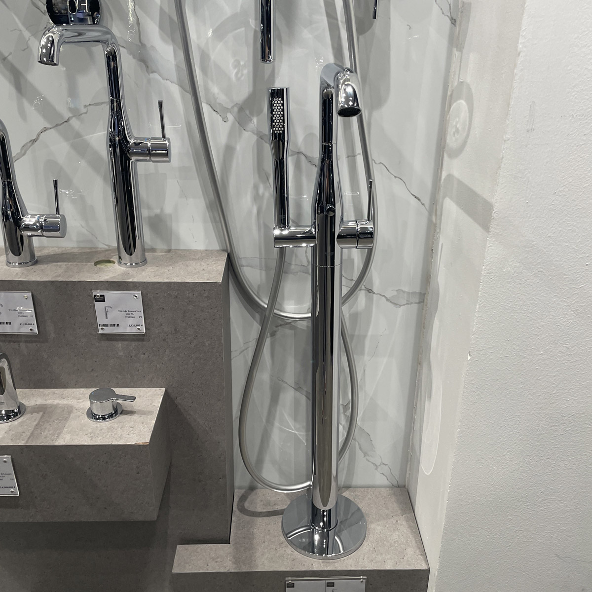 Vòi bồn tắm đặt sàn nóng lạnh Essence GROHE 23491001 - 6