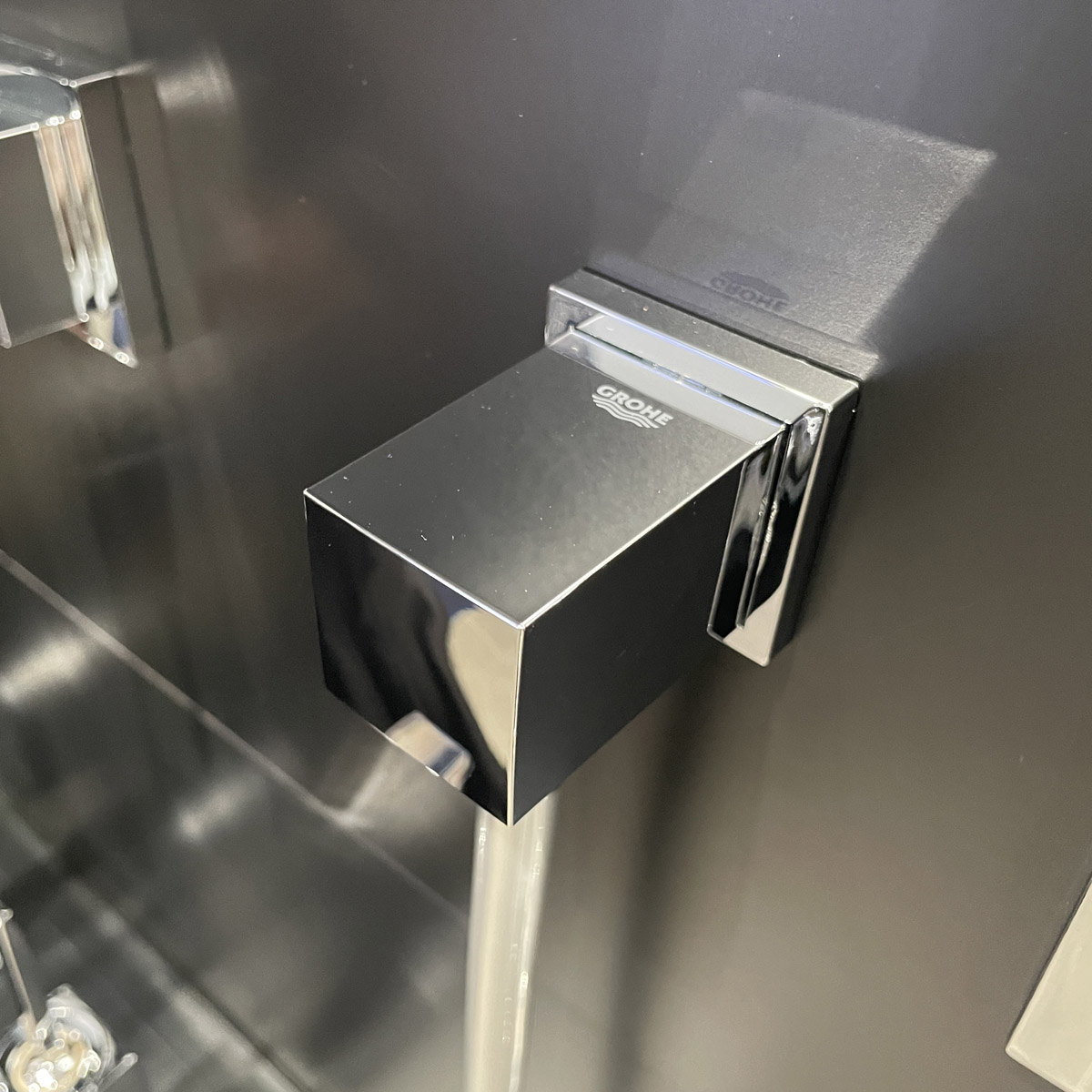 Đầu nối dây sen tắm Rainshower Euphoria Cube GROHE 27704000 - 3