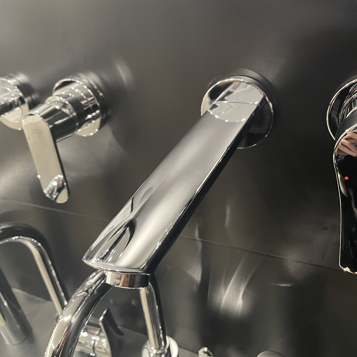 Vòi chậu gắn tường nóng lạnh 2 lỗ Eurosmart GROHE 29338003 - 10