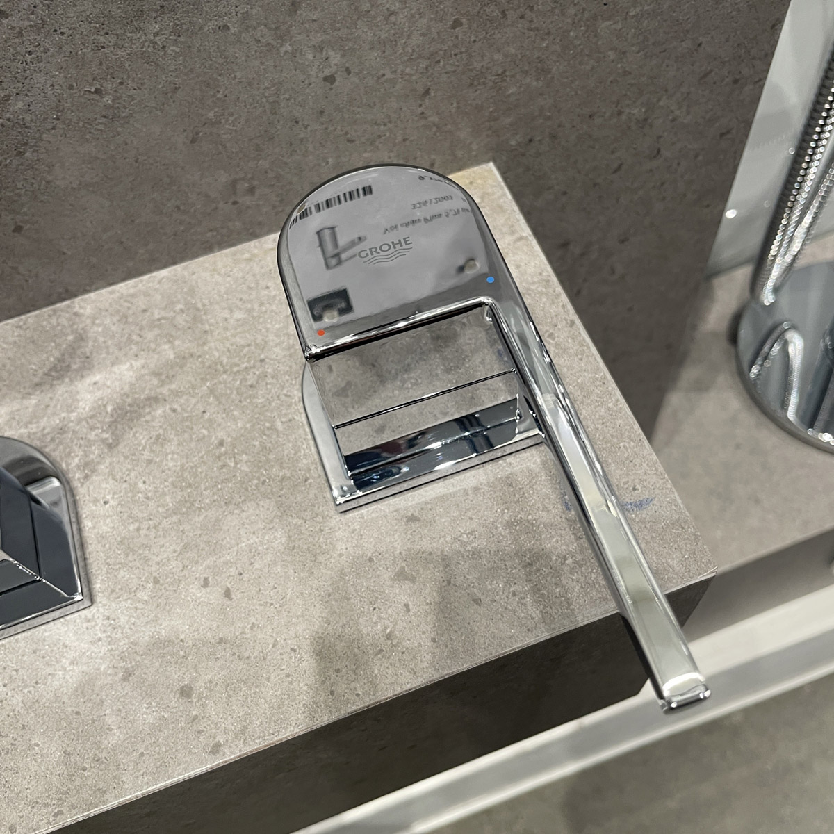 Vòi bồn tắm 4 lỗ nóng lạnh kèm tay sen Plus GROHE 29307003 - 11