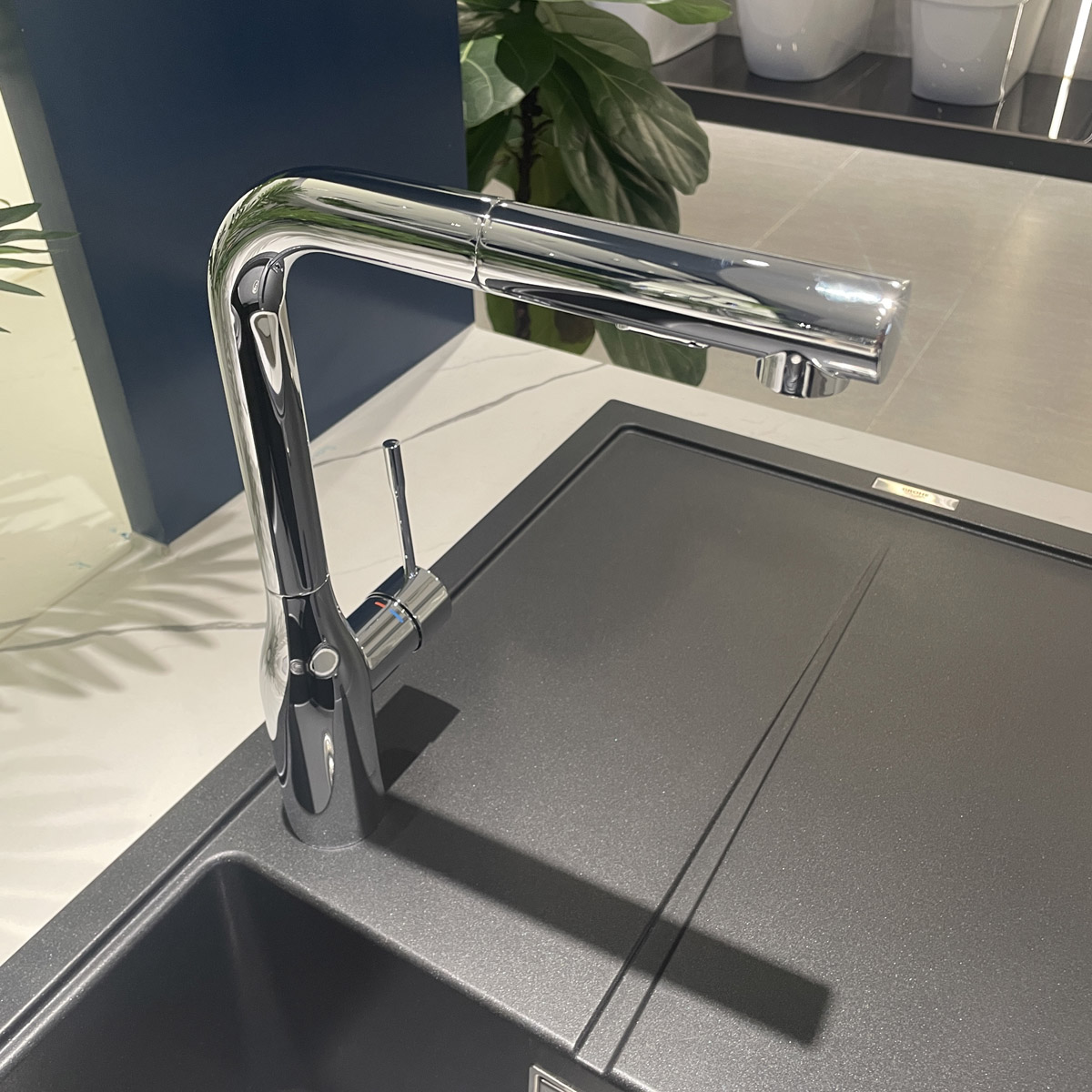 Vòi bếp dây rút nóng lạnh Essence GROHE 30270000 - 8