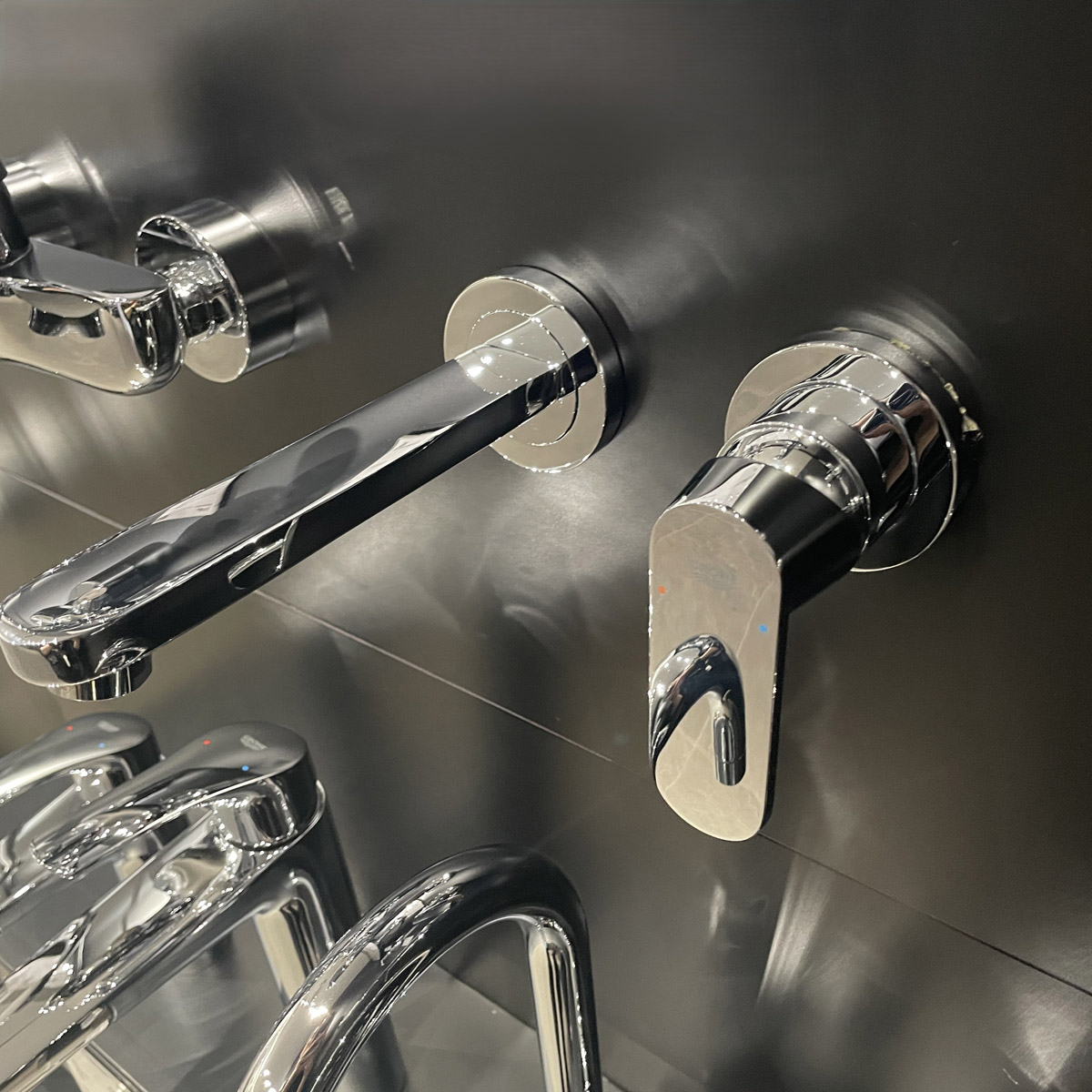 Vòi chậu nóng lạnh gắn tường 2 lỗ Eurosmart Cosmopolitan GROHE 19381000 - 6