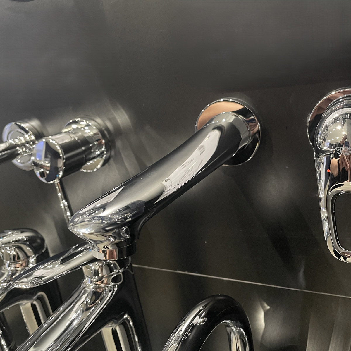 Vòi chậu gắn tường nóng lạnh 2 lỗ Eurostyle GROHE 19571003 - 8