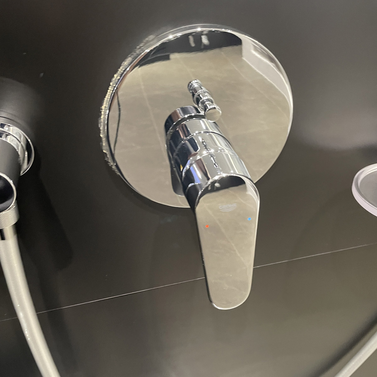Van nóng lạnh kèm chuyển hướng 2 đường Eurodisc Cosmopolitan GROHE 24056002 - 7