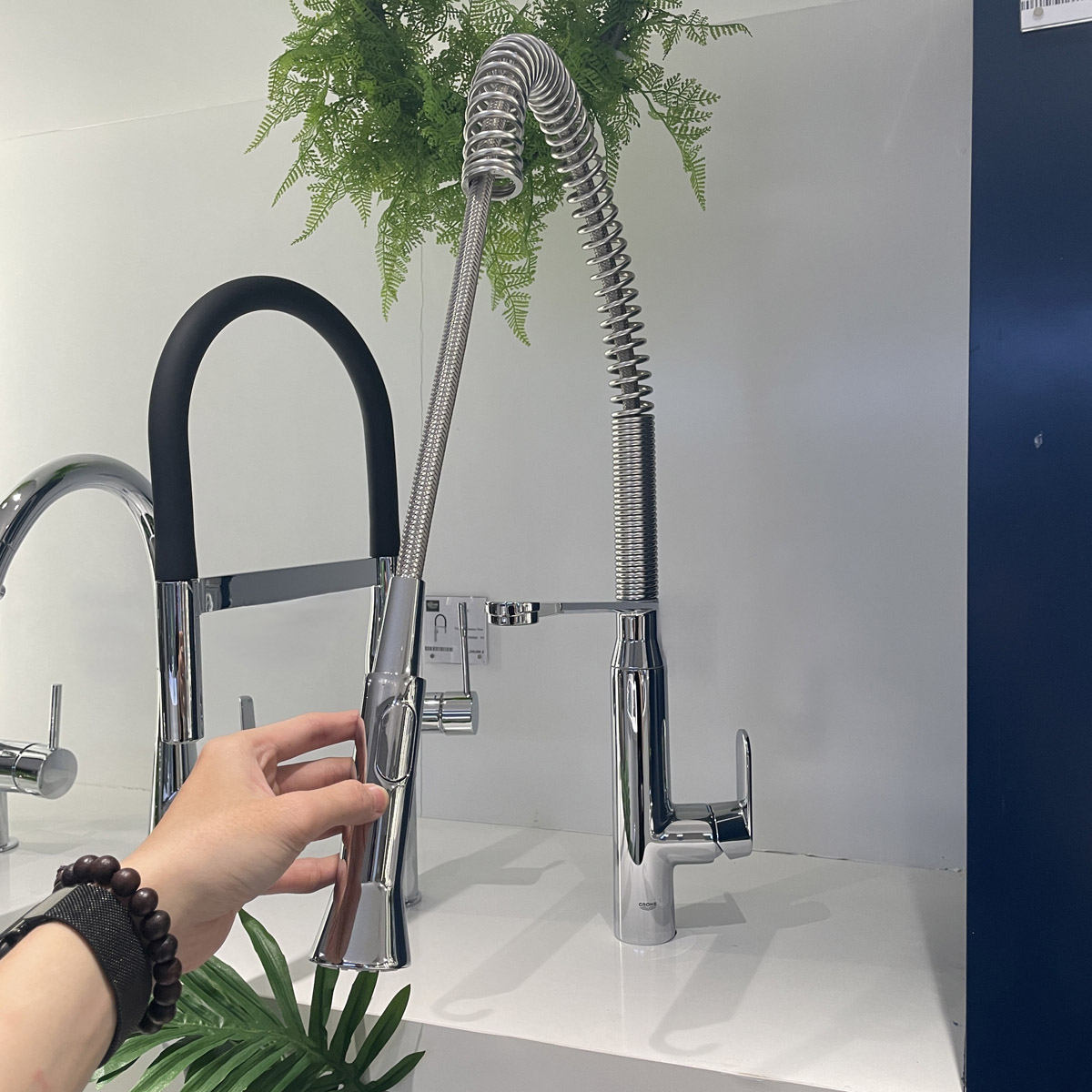 Vòi bếp dây rút nóng lạnh K7 Grohe 32950000 - 9