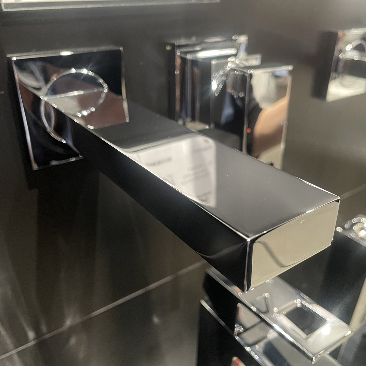 Vòi chậu nóng lạnh gắn tường 2 lỗ Eurocube GROHE 19895000 - 5