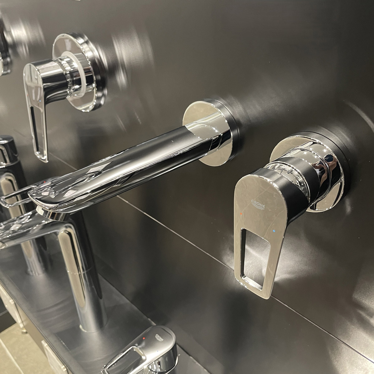 Vòi chậu gắn tường nóng lạnh 2 lỗ BauLoop GROHE 20289001 - 10