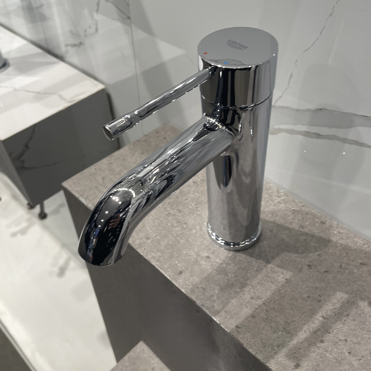 Vòi chậu nóng lạnh Essence S-size GROHE 23589001 - 9