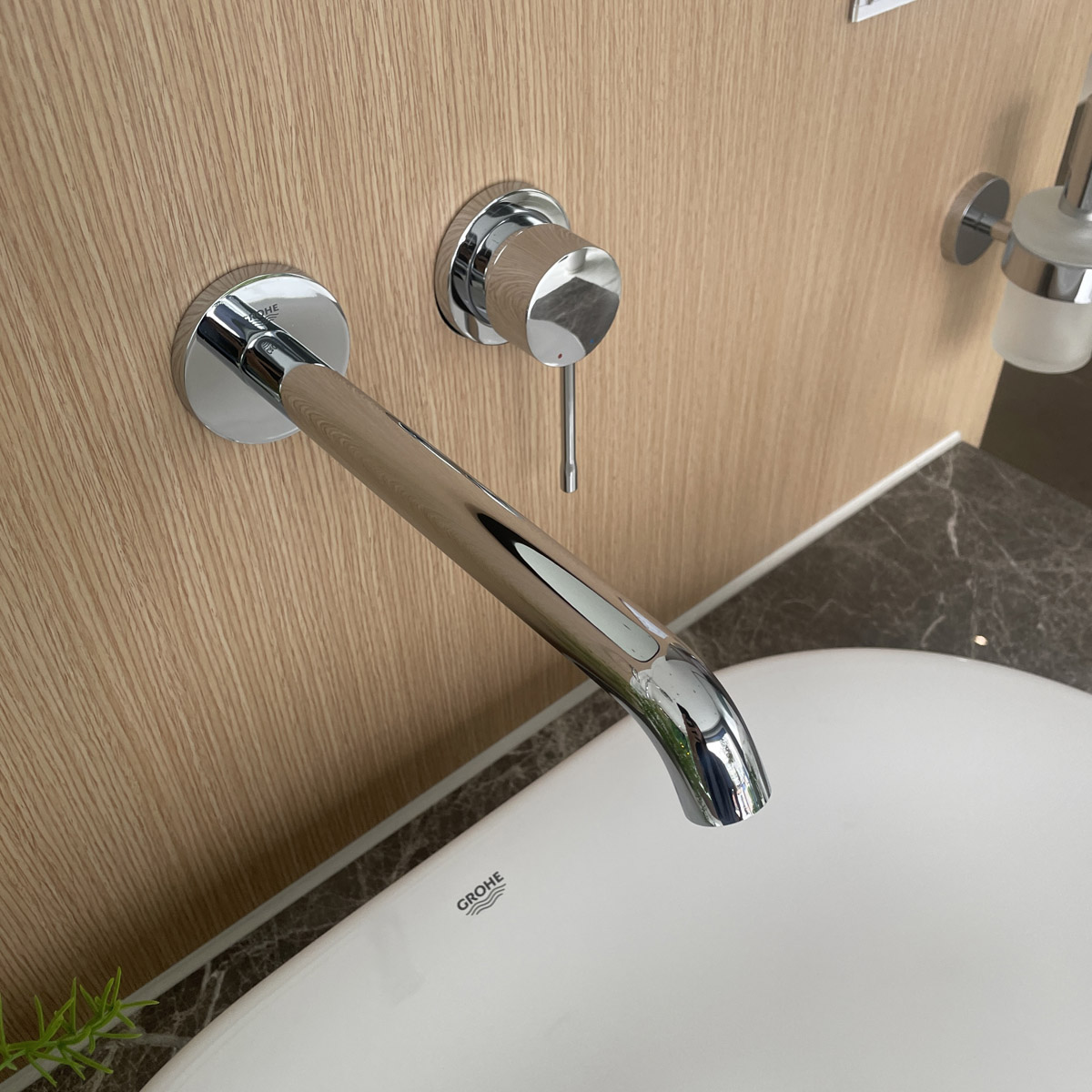 Vòi lavabo gắn tường nóng lạnh 2 lỗ Essence New Grohe 19967001 - 10