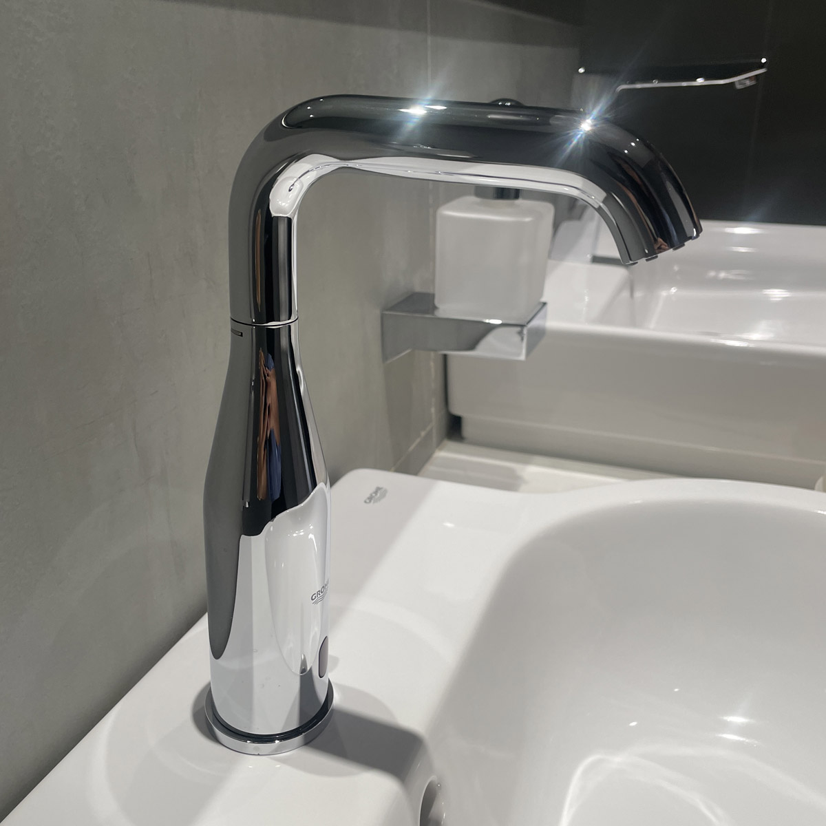 Vòi chậu nóng lạnh cảm ứng dùng pin Eurocube E GROHE 36445000 - 8