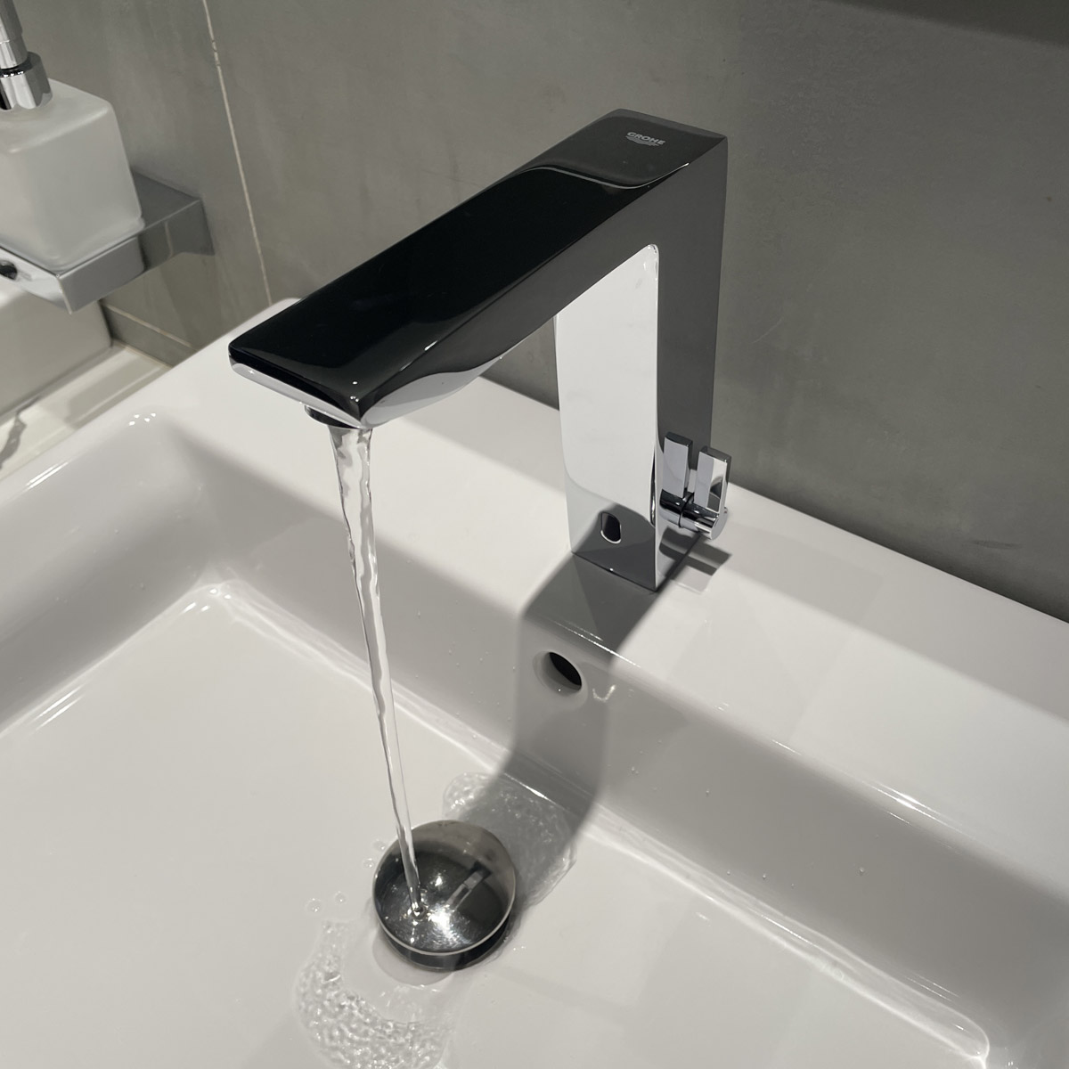 Vòi chậu nóng lạnh cảm ứng dùng pin Eurocube E GROHE 36441000 - 16
