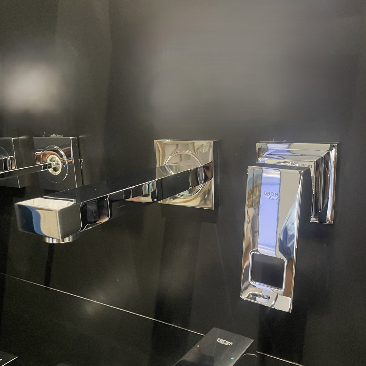 Vòi chậu nóng lạnh gắn tường 2 lỗ Eurocube GROHE 19895000 - 7