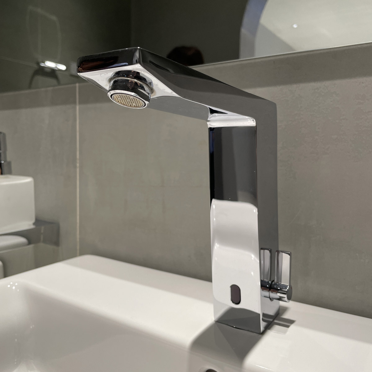 Vòi chậu nóng lạnh cảm ứng dùng pin Eurocube E GROHE 36441000 - 15