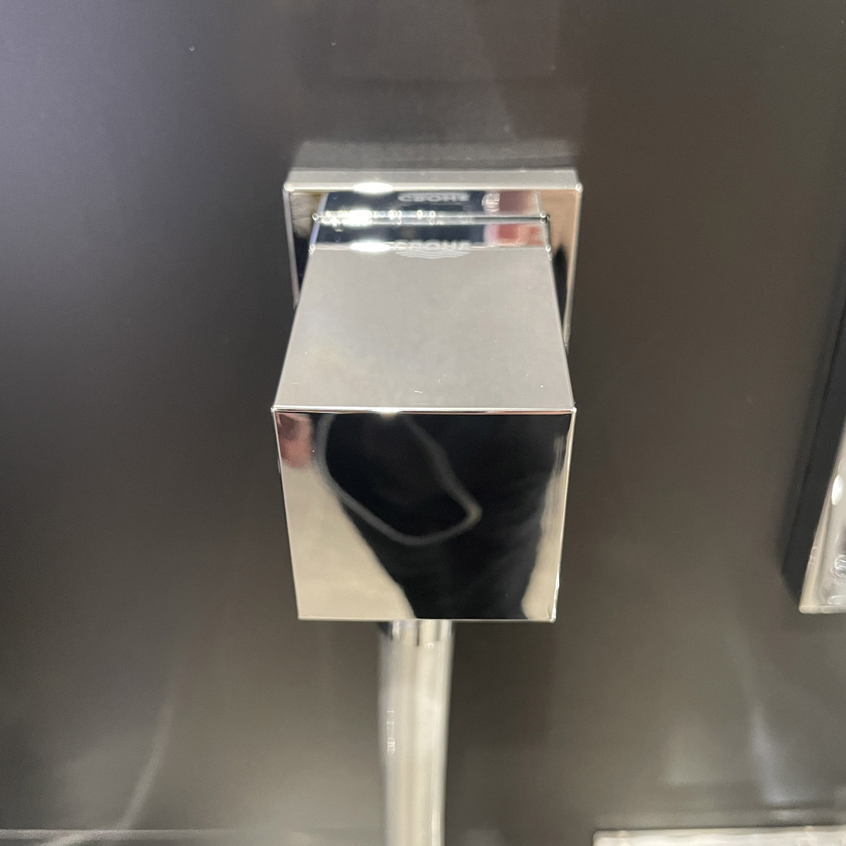 Đầu nối dây sen tắm Rainshower Euphoria Cube GROHE 27704000 - 4