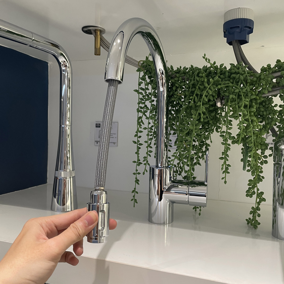Vòi bếp dây rút nóng lạnh Eurostyle Cosmopolitan GROHE 31126004 - 8