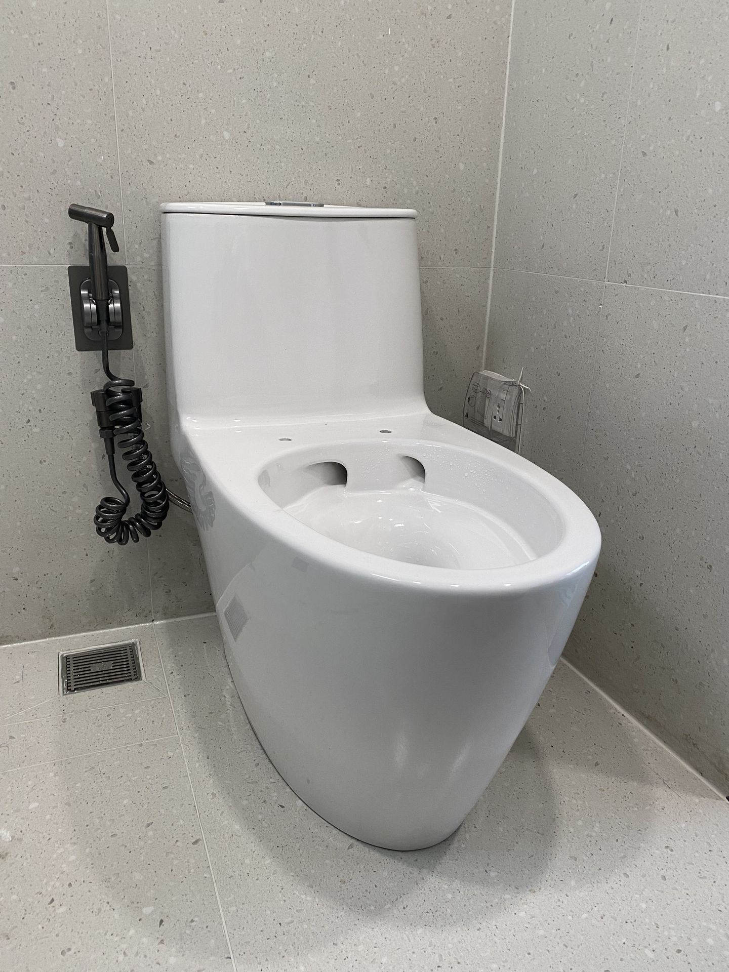 Bồn cầu 1 khối Bau Ceramic GROHE 39990000 - 17