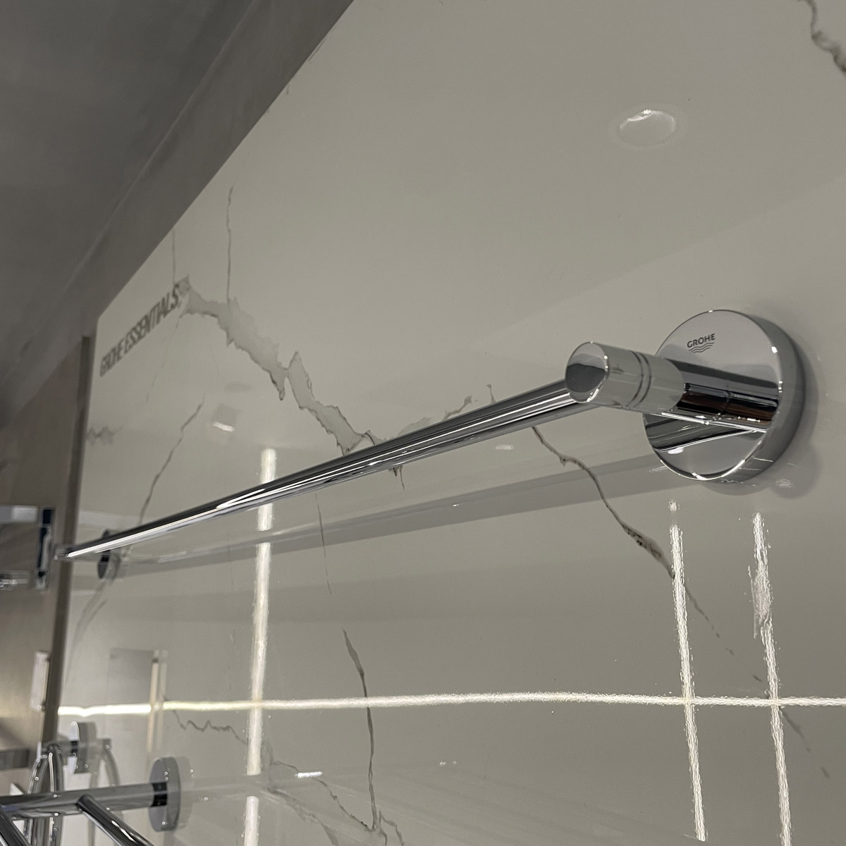 Thanh treo khăn đơn Essentials GROHE 40386001 - 8