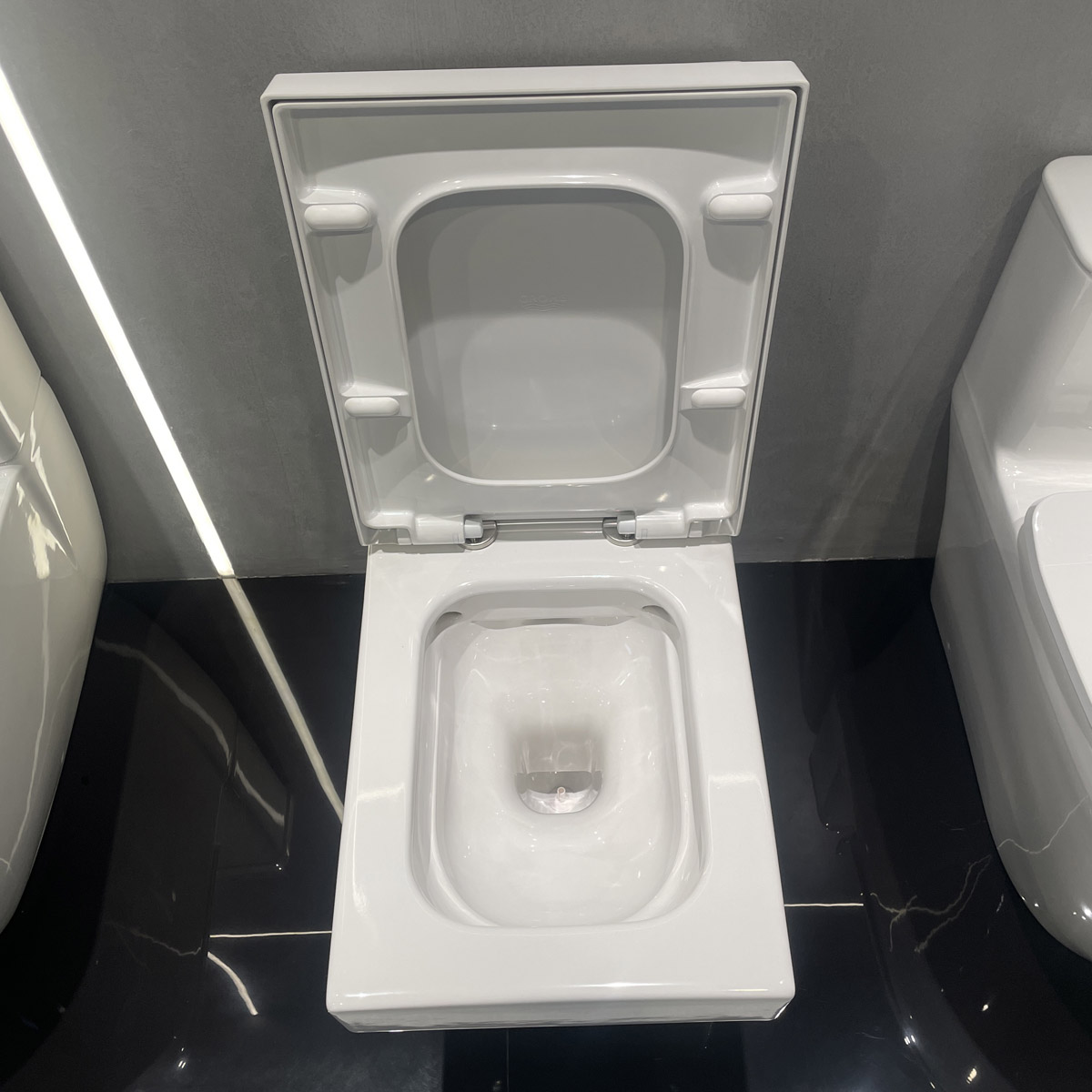 Nắp bồn cầu đóng êm Cube Ceramic GROHE 39488000 - 7