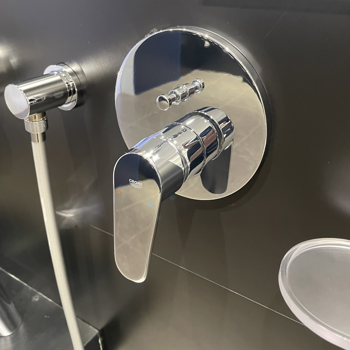 Van nóng lạnh kèm chuyển hướng 2 đường Eurodisc Cosmopolitan GROHE 24056002 - 8