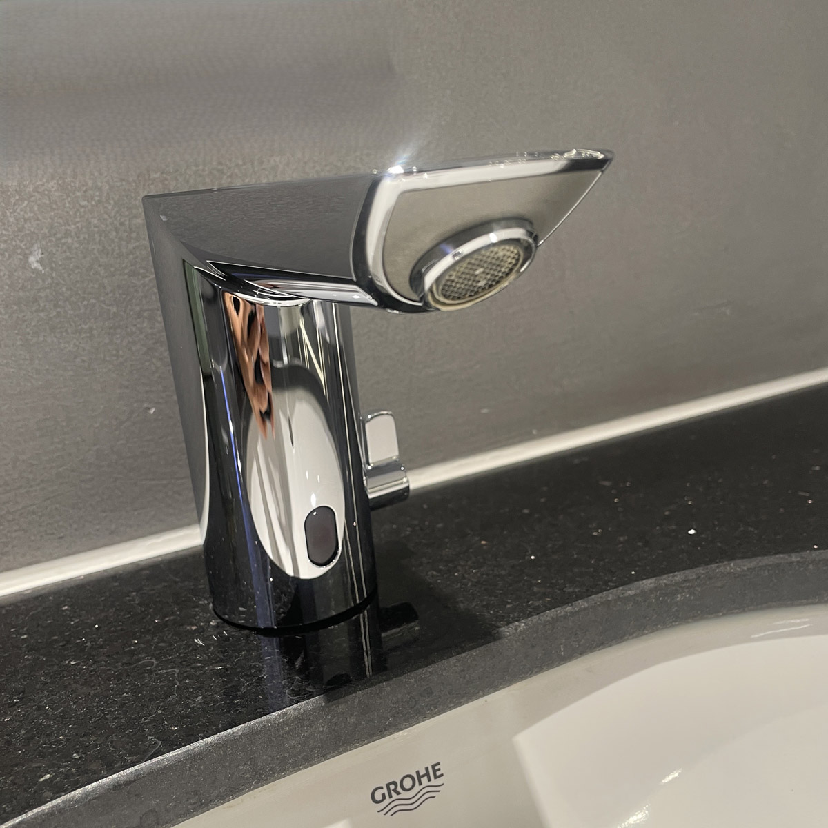 Vòi chậu cảm ứng dùng pin Bau Cosmopolitan E GROHE 36451000 - 6