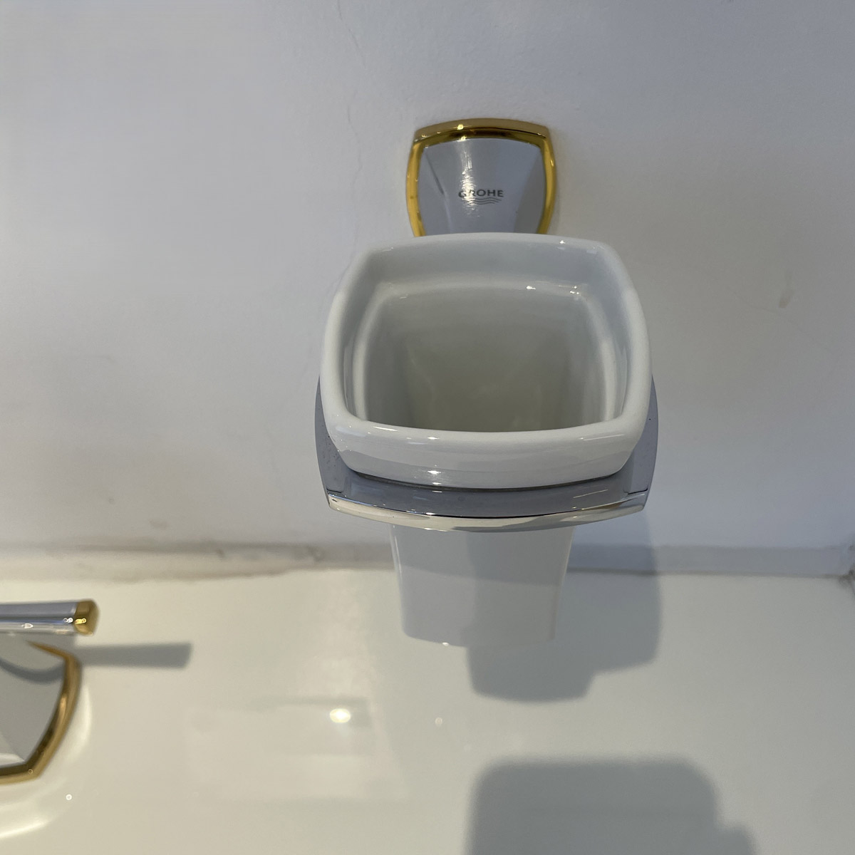 Bộ giá và ly sứ gắn tường Grandera Grohe 40626IG0 - 8