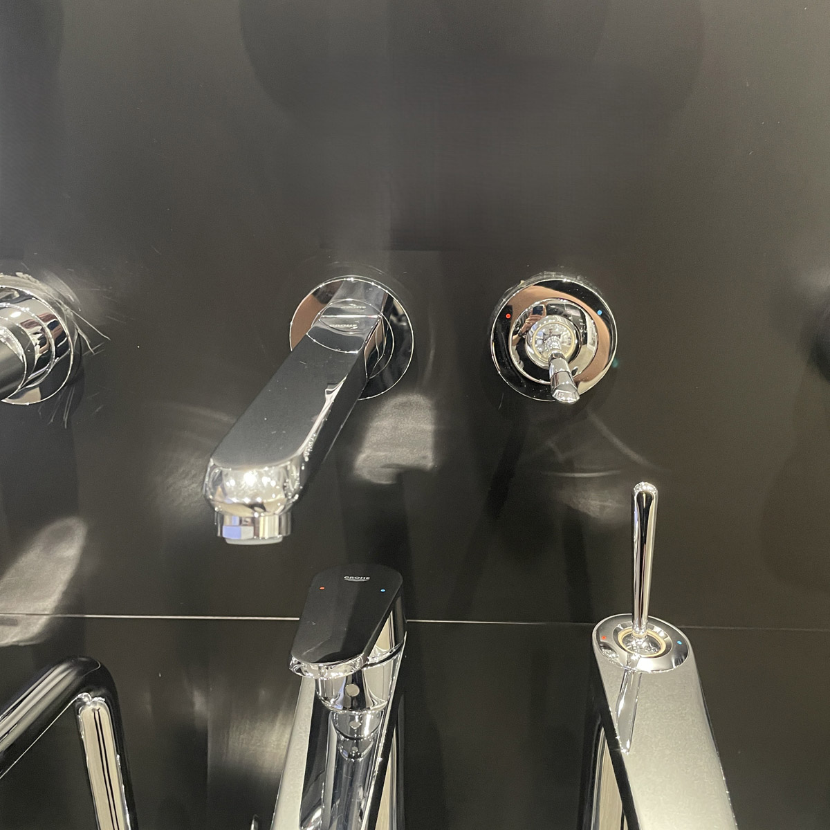 Vòi chậu gắn tường nóng lạnh 2 lỗ Eurodisc Joy GROHE 19969000 - 5