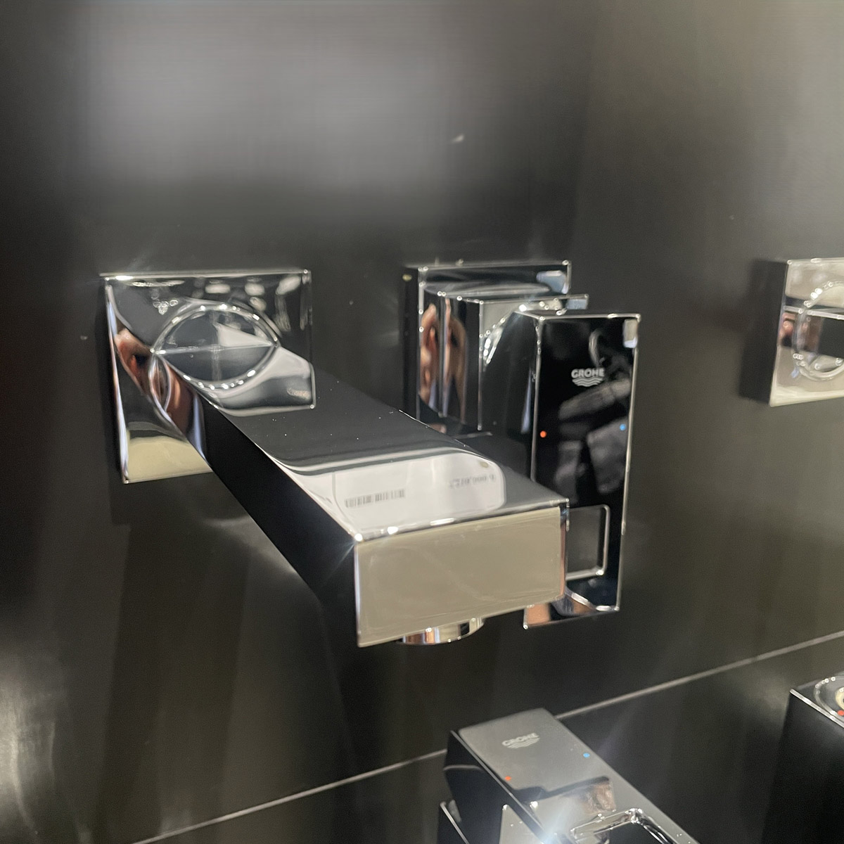 Vòi chậu nóng lạnh gắn tường 2 lỗ Eurocube GROHE 19895000 - 6