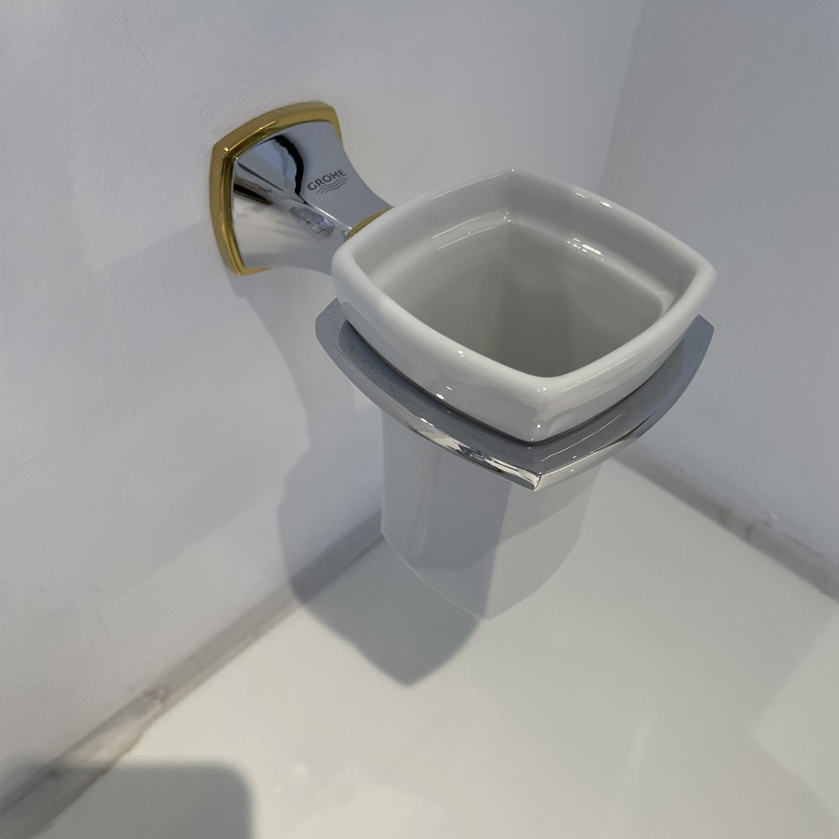 Bộ giá và ly sứ gắn tường Grandera Grohe 40626IG0 - 7