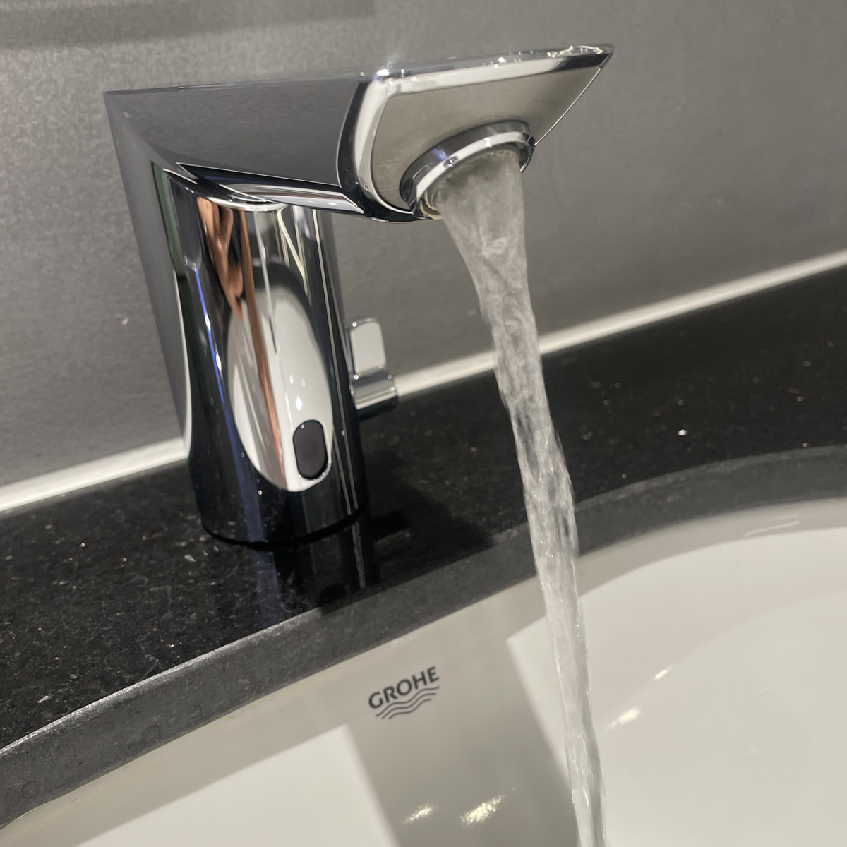 Vòi chậu cảm ứng dùng pin Bau Cosmopolitan E GROHE 36451000 - 7