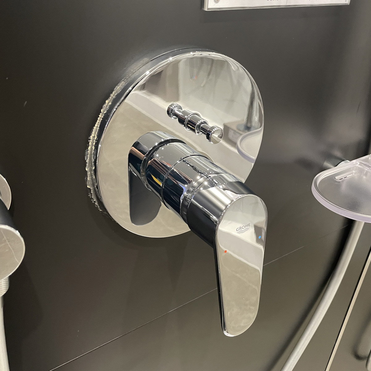 Van nóng lạnh kèm chuyển hướng 2 đường Eurodisc Cosmopolitan GROHE 24056002 - 6