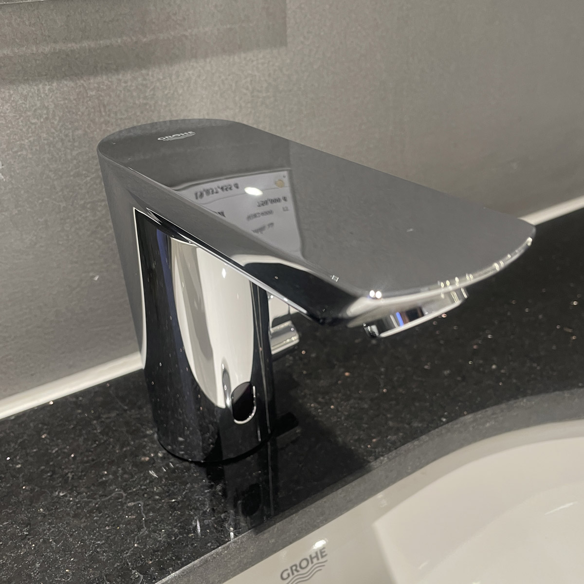 Vòi chậu cảm ứng dùng pin Bau Cosmopolitan E GROHE 36451000 - 5