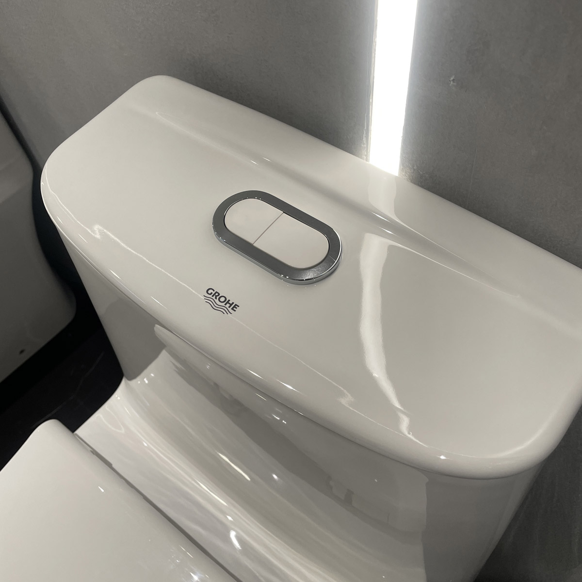 Bồn cầu 1 khối Bau Ceramic GROHE 39990000 - 7