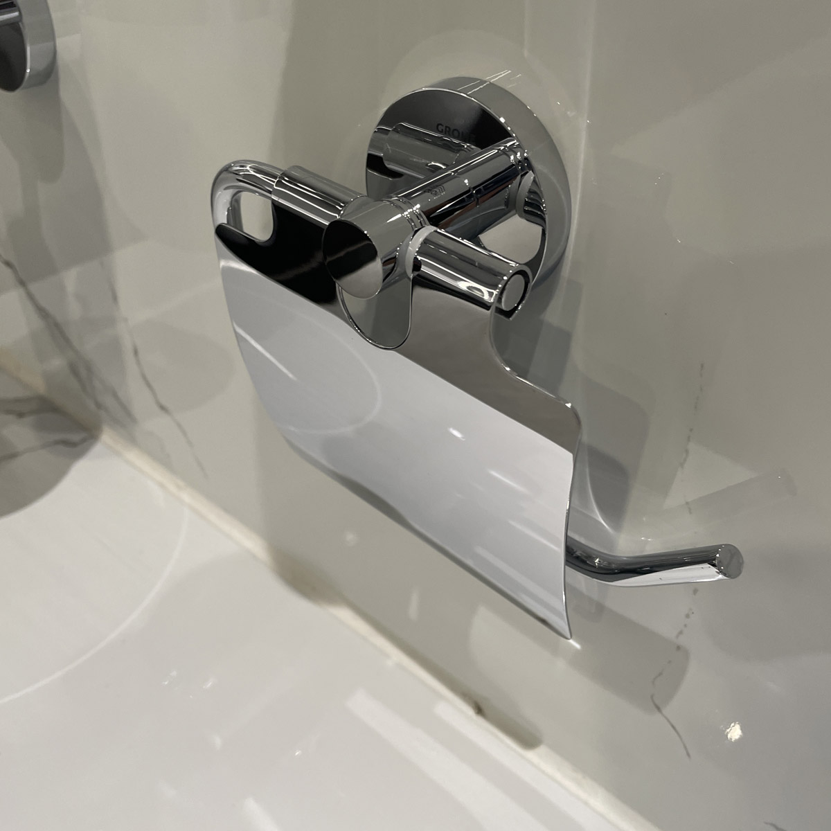 Lô giấy vệ sinh có nắp Essentials GROHE 40367001 - 8