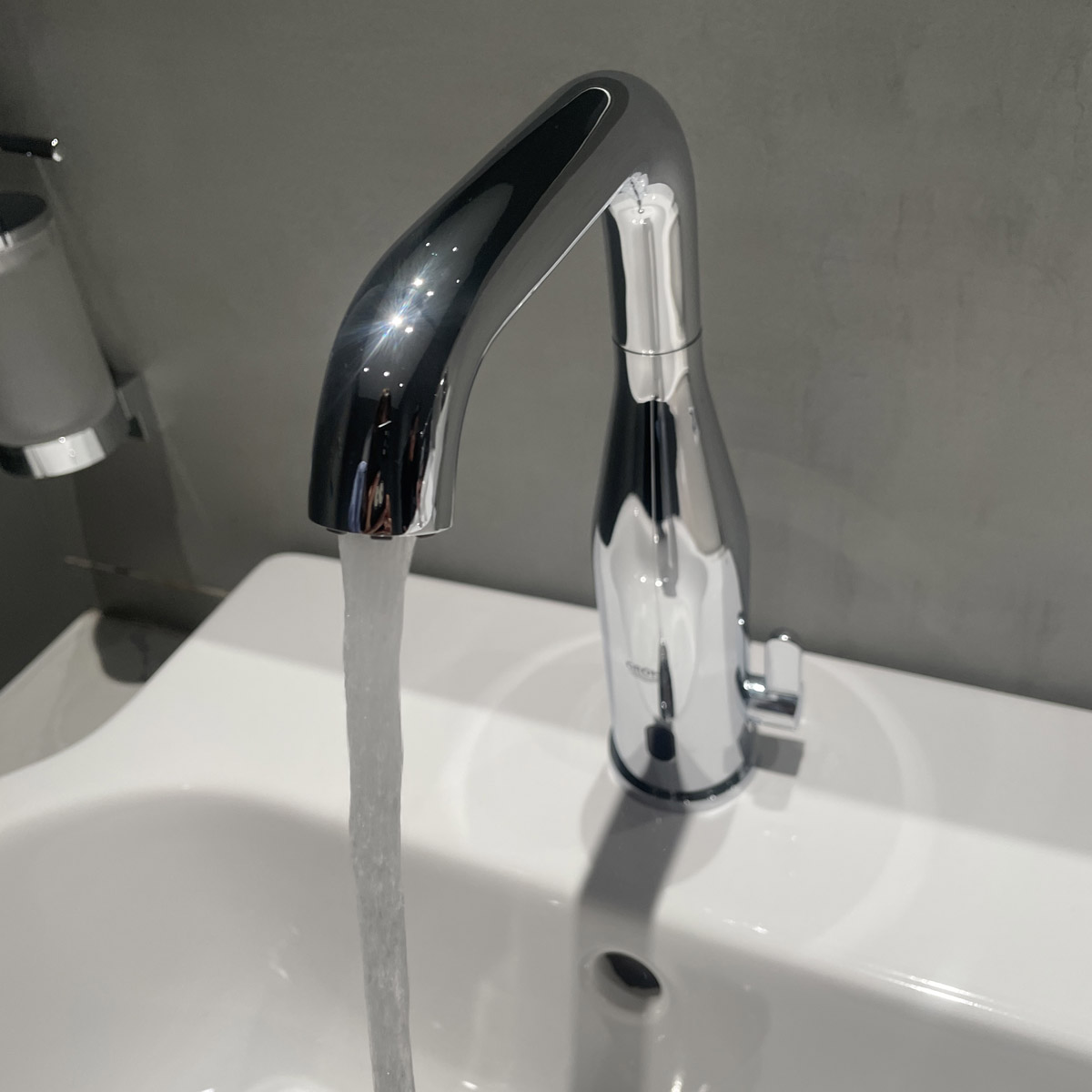 Vòi chậu nóng lạnh cảm ứng dùng pin Eurocube E GROHE 36445000 - 12