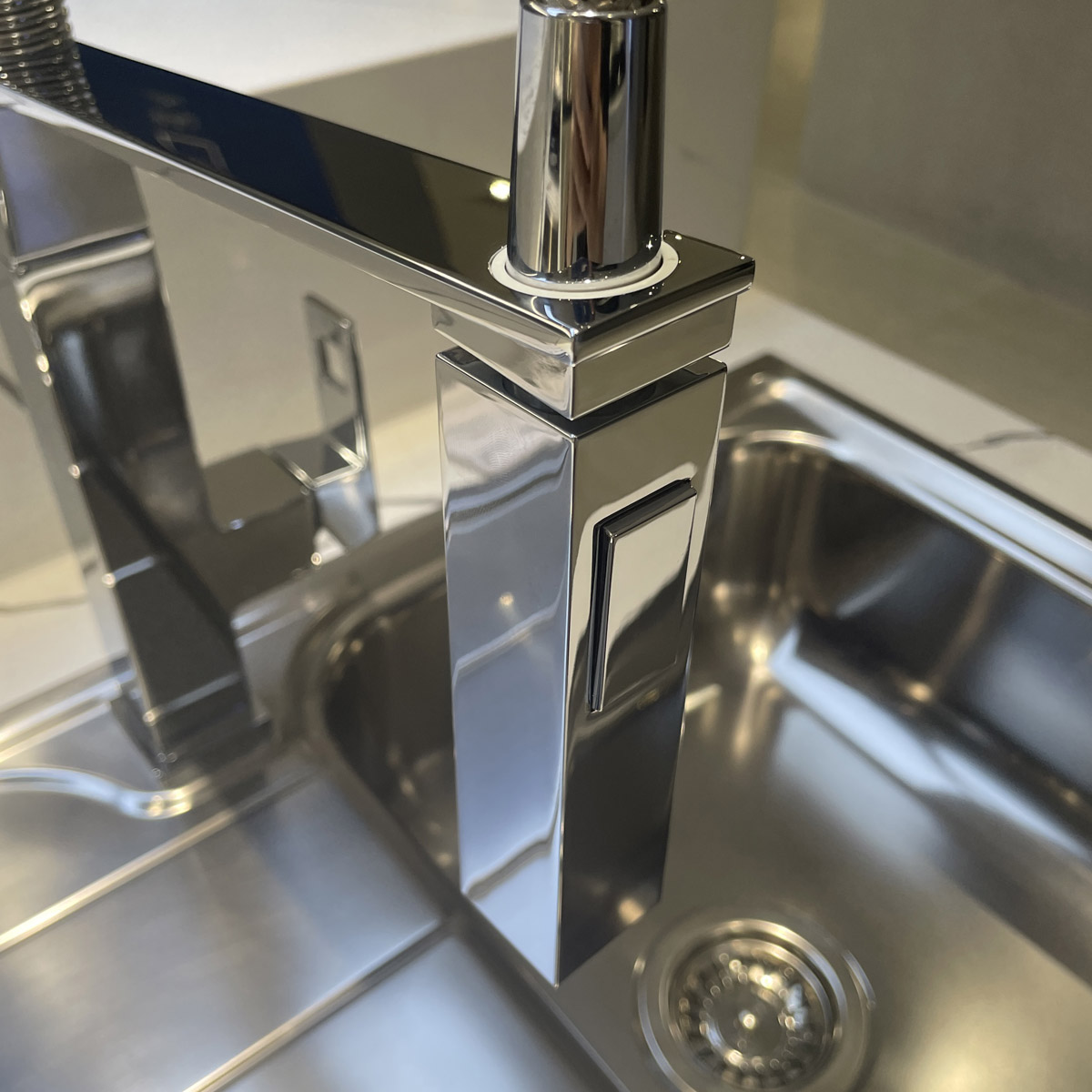 Vòi bếp nóng lạnh cần lò xo Eurocube GROHE 31395000 - 9