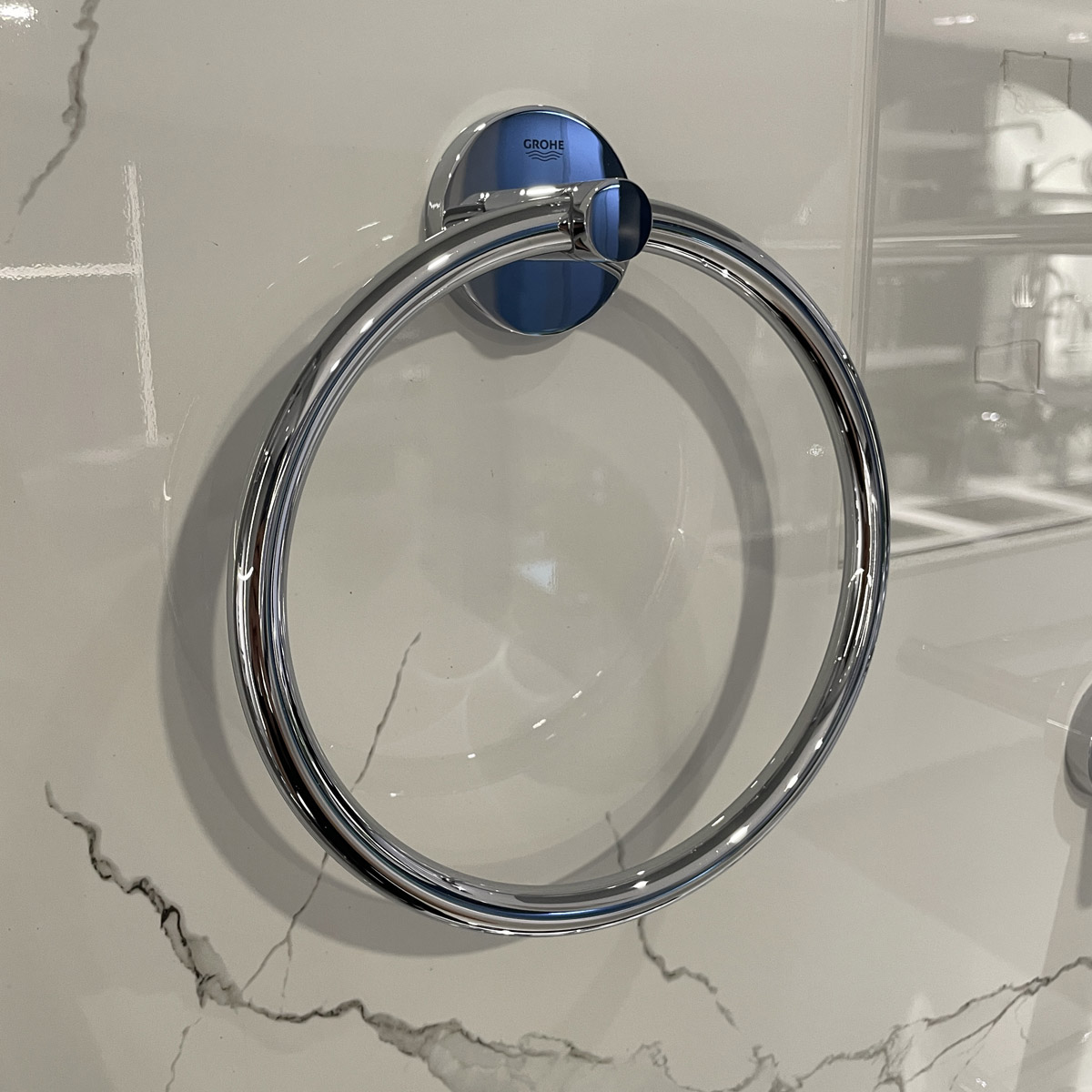 Vòng treo khăn Essentials GROHE 40365001 - 5