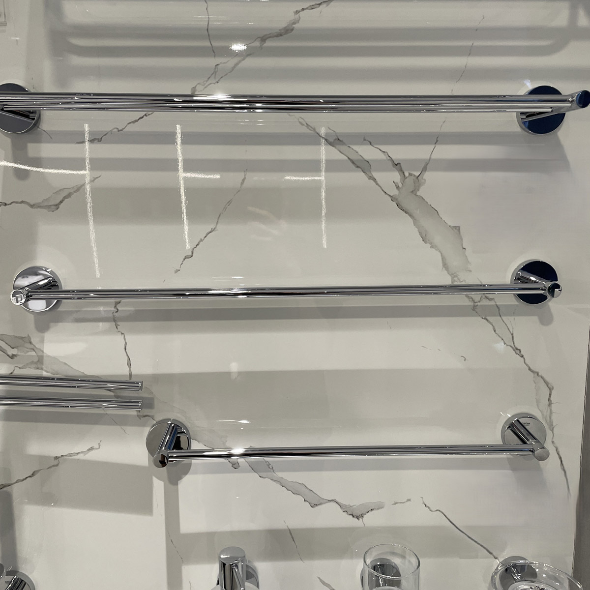 Thanh treo khăn Essentials 600mm GROHE 40366001 - 6