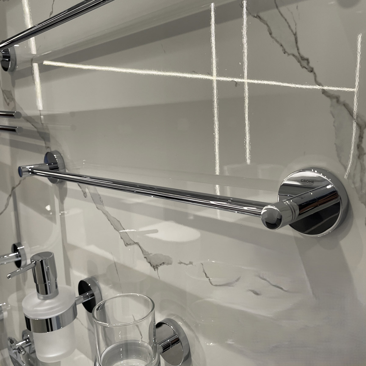 Thanh treo khăn đơn Essentials GROHE 40688001 - 8