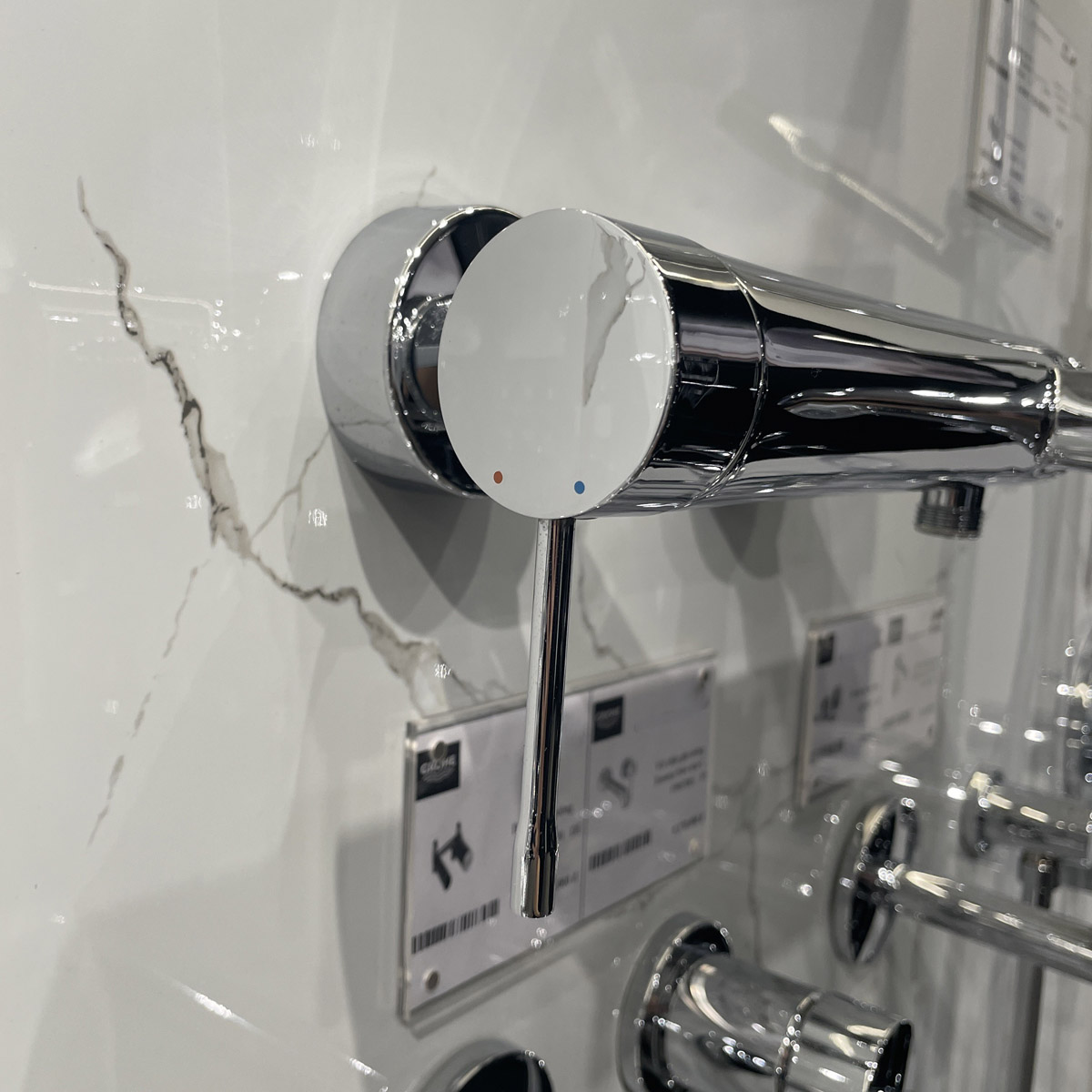 Củ sen tắm nóng lạnh Essence Grohe 33624001 - 10