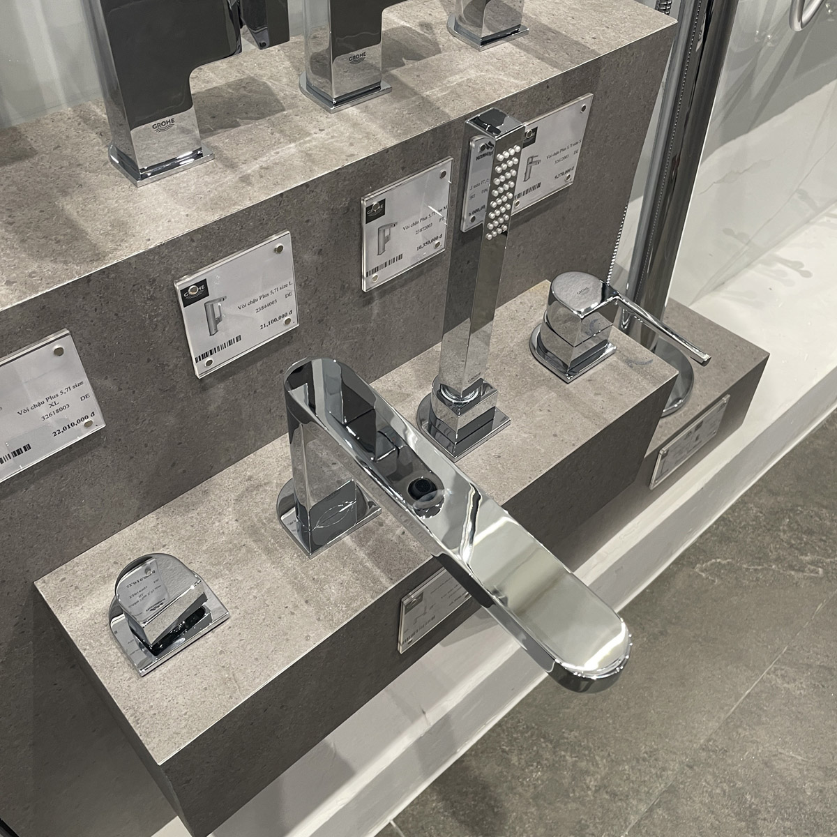 Vòi bồn tắm 4 lỗ nóng lạnh kèm tay sen Plus GROHE 29307003 - 5