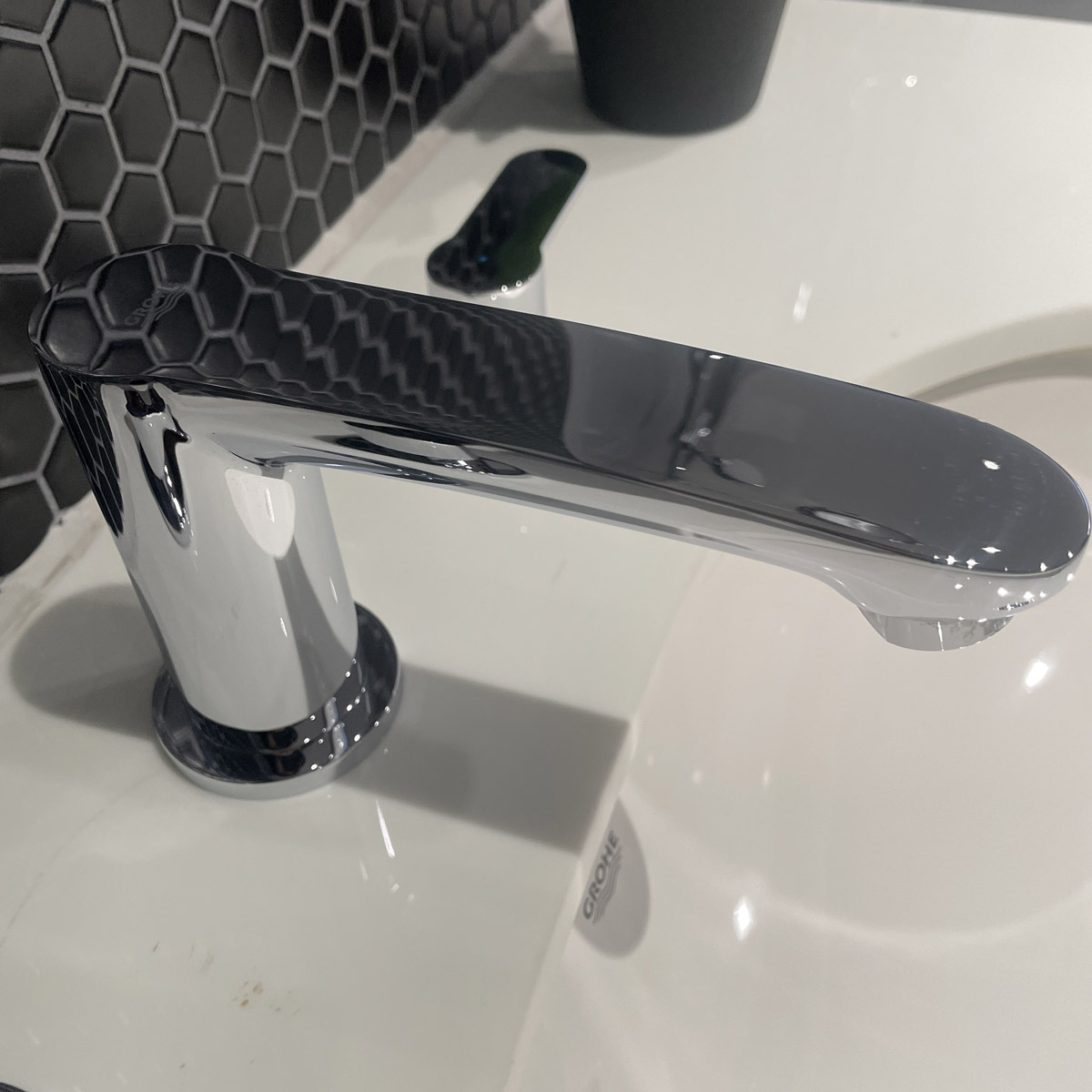 Vòi chậu nóng lạnh 3 lỗ Eurostyle Cosmopolitan GROHE 20208002 - 8