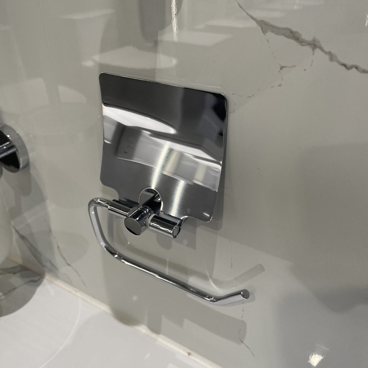 Lô giấy vệ sinh có nắp Essentials GROHE 40367001 - 9